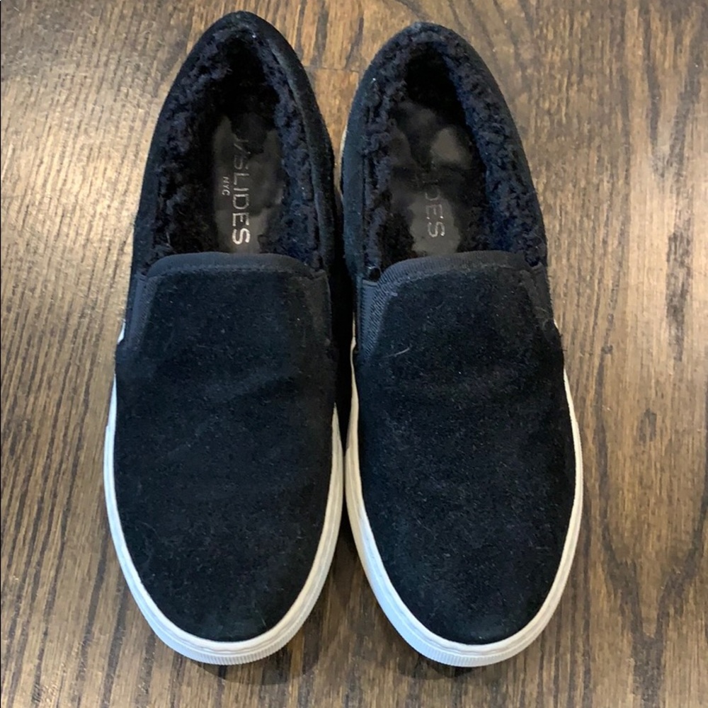 JSLIDES Black suede Fleece inside sz 6 slip on sneakers EUC